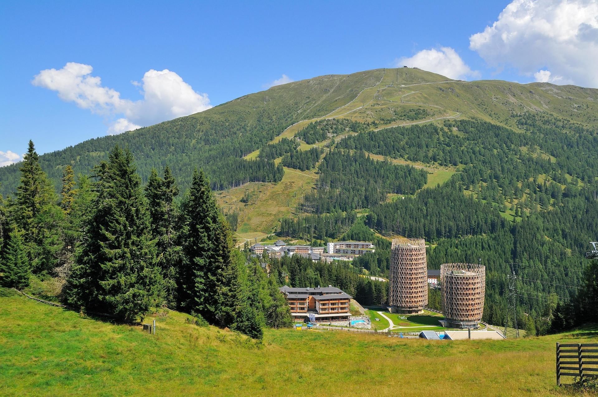 Falkensteiner Premium Apartments edel:weiss Außenansicht Sommer
